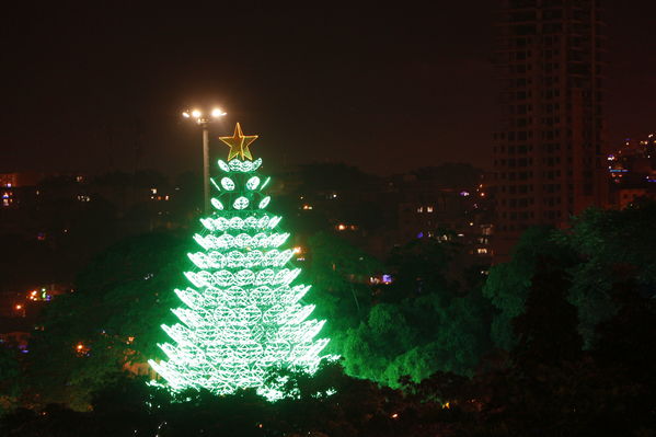 Alumbrado Navideño 2016
Alumbrado Navideño 2016
Fecha: Diciembre 7 de 2016
Para descargar esta fotografía en alta resolución, haga clic sobre la imagen hasta que la misma se despliegue en la pantalla completa; luego dé clic derecho y elija la opción "guardar imagen como". 
En caso de publicación por cualquier medio, solicitamos acompañarla del crédito: "Foto EPM"
Palabras clave: Alumbrado Navideño 2016