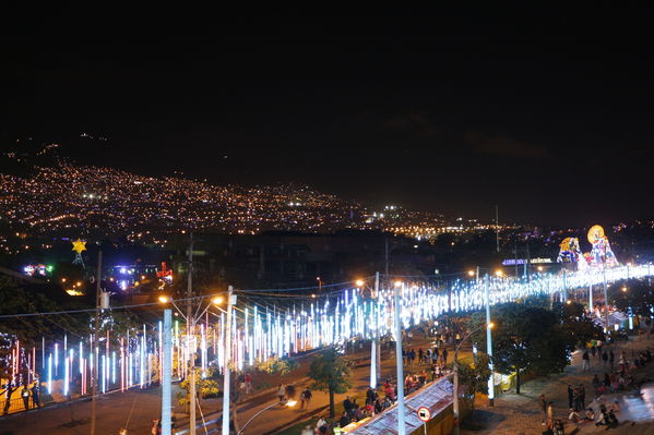 Alumbrado Navideño 2016
Alumbrado Navideño 2016
Fecha: Diciembre 7 de 2016
Para descargar esta fotografía en alta resolución, haga clic sobre la imagen hasta que la misma se despliegue en la pantalla completa; luego dé clic derecho y elija la opción "guardar imagen como". 
En caso de publicación por cualquier medio, solicitamos acompañarla del crédito: "Foto EPM"
Palabras clave: Alumbrado Navideño 2016