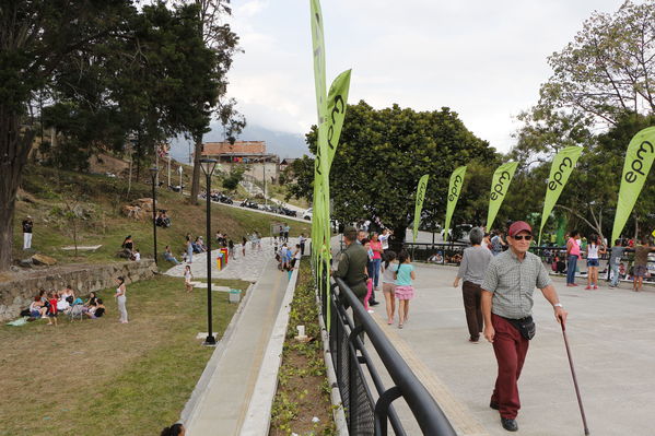 Inauguración de la UVA El Encanto
Inauguración de la UVA El Encanto
Fecha: Enero 13 de 2017
Para descargar esta fotografía en alta resolución, haga clic sobre la imagen hasta que la misma se despliegue en la pantalla completa; luego dé clic derecho y elija la opción "guardar imagen como". 
En caso de publicación por cualquier medio, solicitamos acompañarla del crédito: "Foto EPM"
Palabras clave: Inauguración UVA Encanto