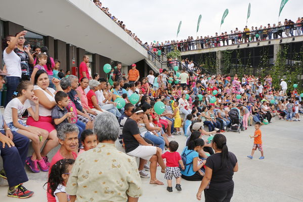 Inauguración de la UVA El Encanto
Inauguración de la UVA El Encanto
Fecha: Enero 13 de 2017
Para descargar esta fotografía en alta resolución, haga clic sobre la imagen hasta que la misma se despliegue en la pantalla completa; luego dé clic derecho y elija la opción "guardar imagen como". 
En caso de publicación por cualquier medio, solicitamos acompañarla del crédito: "Foto EPM"
Palabras clave: Inauguración UVA Encanto