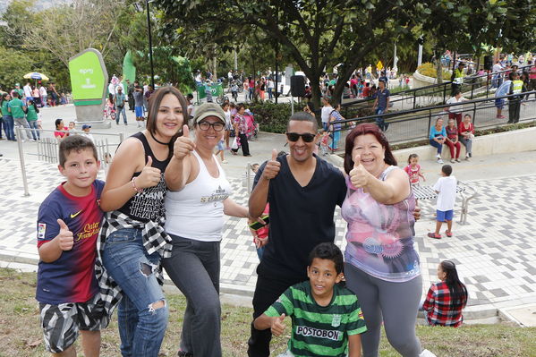 Inauguración de la UVA El Encanto
Inauguración de la UVA El Encanto
Fecha: Enero 13 de 2017
Para descargar esta fotografía en alta resolución, haga clic sobre la imagen hasta que la misma se despliegue en la pantalla completa; luego dé clic derecho y elija la opción "guardar imagen como". 
En caso de publicación por cualquier medio, solicitamos acompañarla del crédito: "Foto EPM"
Palabras clave: Inauguración UVA Encanto