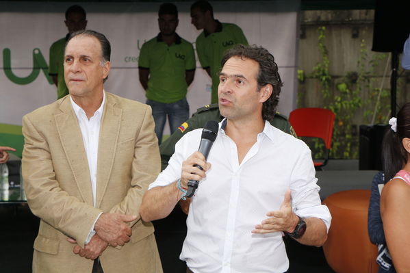 Inauguración de la UVA El Encanto
Inauguración de la UVA El Encanto
Fecha: Enero 13 de 2017
Para descargar esta fotografía en alta resolución, haga clic sobre la imagen hasta que la misma se despliegue en la pantalla completa; luego dé clic derecho y elija la opción "guardar imagen como". 
En caso de publicación por cualquier medio, solicitamos acompañarla del crédito: "Foto EPM"
Palabras clave: Inauguración UVA Encanto