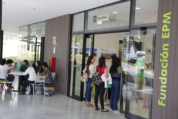Inauguración de la UVA Ilusión Verde
Inauguración de la UVA Ilusión Verde
Fecha: Enero 17 de 2017
Para descargar esta fotografía en alta resolución, haga clic sobre la imagen hasta que la misma se despliegue en la pantalla completa; luego dé clic derecho y elija la opción "guardar imagen como". 
En caso de publicación por cualquier medio, solicitamos acompañarla del crédito: "Foto EPM"
Palabras clave: Inauguración UVA Ilusión Verde