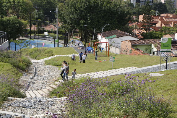 Inauguración de la UVA Ilusión Verde
Inauguración de la UVA Ilusión Verde
Fecha: Enero 17 de 2017
Para descargar esta fotografía en alta resolución, haga clic sobre la imagen hasta que la misma se despliegue en la pantalla completa; luego dé clic derecho y elija la opción "guardar imagen como". 
En caso de publicación por cualquier medio, solicitamos acompañarla del crédito: "Foto EPM"
Palabras clave: Inauguración UVA Ilusión Verde