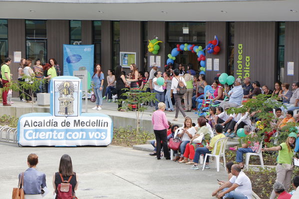 Inauguración de la UVA Ilusión Verde
Inauguración de la UVA Ilusión Verde
Fecha: Enero 17 de 2017
Para descargar esta fotografía en alta resolución, haga clic sobre la imagen hasta que la misma se despliegue en la pantalla completa; luego dé clic derecho y elija la opción "guardar imagen como". 
En caso de publicación por cualquier medio, solicitamos acompañarla del crédito: "Foto EPM"
Palabras clave: Inauguración UVA Ilusión Verde