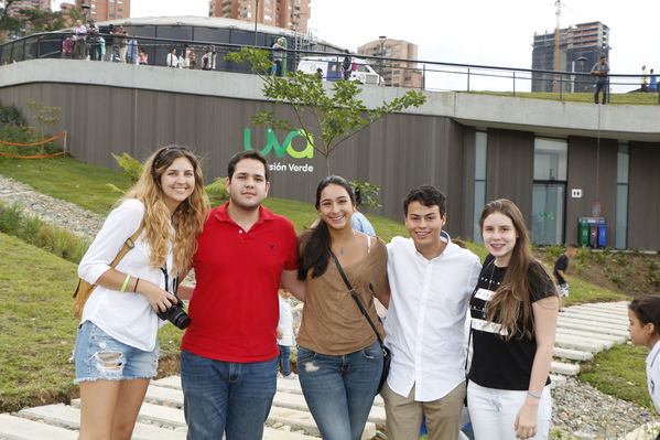 Inauguración de la UVA Ilusión Verde
Inauguración de la UVA Ilusión Verde
Fecha: Enero 17 de 2017
Para descargar esta fotografía en alta resolución, haga clic sobre la imagen hasta que la misma se despliegue en la pantalla completa; luego dé clic derecho y elija la opción "guardar imagen como". 
En caso de publicación por cualquier medio, solicitamos acompañarla del crédito: "Foto EPM"
Palabras clave: Inauguración UVA Ilusión Verde