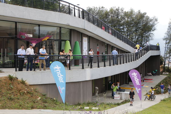 Inauguración de la UVA Ilusión Verde
Inauguración de la UVA Ilusión Verde
Fecha: Enero 17 de 2017
Para descargar esta fotografía en alta resolución, haga clic sobre la imagen hasta que la misma se despliegue en la pantalla completa; luego dé clic derecho y elija la opción "guardar imagen como". 
En caso de publicación por cualquier medio, solicitamos acompañarla del crédito: "Foto EPM"
Palabras clave: Inauguración UVA Ilusión Verde