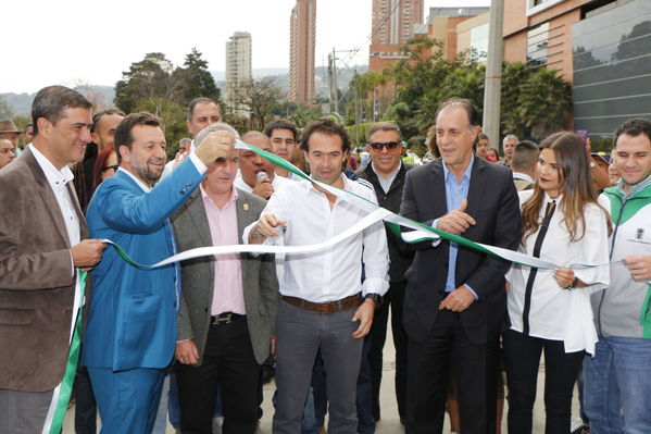 Inauguración de la UVA Ilusión Verde
Inauguración de la UVA Ilusión Verde
Fecha: Enero 17 de 2017
Para descargar esta fotografía en alta resolución, haga clic sobre la imagen hasta que la misma se despliegue en la pantalla completa; luego dé clic derecho y elija la opción "guardar imagen como". 
En caso de publicación por cualquier medio, solicitamos acompañarla del crédito: "Foto EPM"
Palabras clave: Inauguración UVA Ilusión Verde