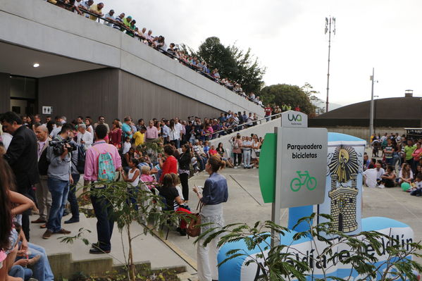 Inauguración de la UVA Ilusión Verde
Inauguración de la UVA Ilusión Verde
Fecha: Enero 17 de 2017
Para descargar esta fotografía en alta resolución, haga clic sobre la imagen hasta que la misma se despliegue en la pantalla completa; luego dé clic derecho y elija la opción "guardar imagen como". 
En caso de publicación por cualquier medio, solicitamos acompañarla del crédito: "Foto EPM"
Palabras clave: Inauguración UVA Ilusión Verde