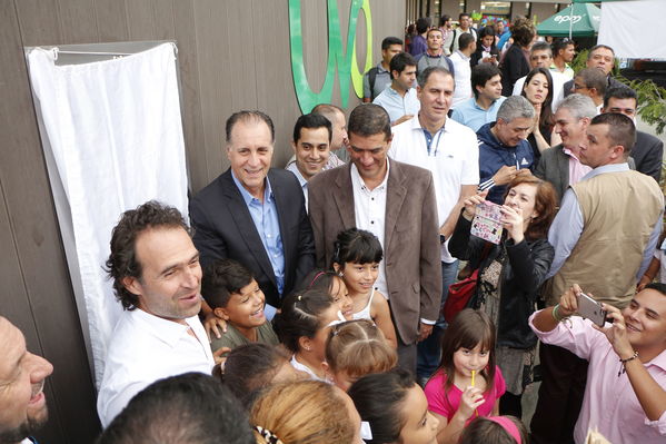 Inauguración de la UVA Ilusión Verde
Inauguración de la UVA Ilusión Verde
Fecha: Enero 17 de 2017
Para descargar esta fotografía en alta resolución, haga clic sobre la imagen hasta que la misma se despliegue en la pantalla completa; luego dé clic derecho y elija la opción "guardar imagen como". 
En caso de publicación por cualquier medio, solicitamos acompañarla del crédito: "Foto EPM"
Palabras clave: Inauguración UVA Ilusión Verde