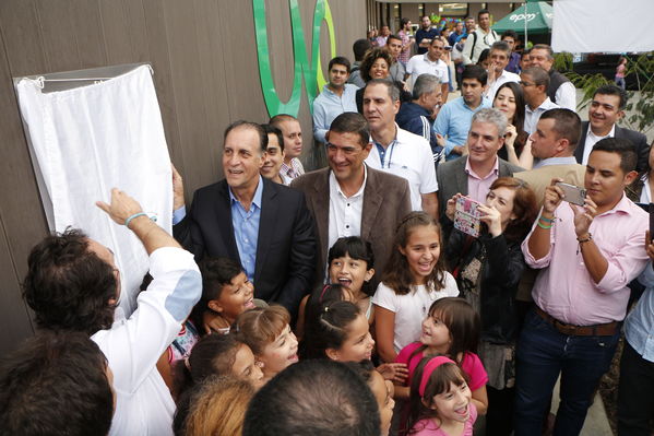 Inauguración de la UVA Ilusión Verde
Inauguración de la UVA Ilusión Verde
Fecha: Enero 17 de 2017
Para descargar esta fotografía en alta resolución, haga clic sobre la imagen hasta que la misma se despliegue en la pantalla completa; luego dé clic derecho y elija la opción "guardar imagen como". 
En caso de publicación por cualquier medio, solicitamos acompañarla del crédito: "Foto EPM"
Palabras clave: Inauguración UVA Ilusión Verde