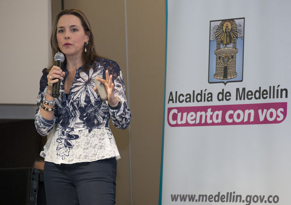 Rueda de prensa: Energía solar EPM
Rueda de prensa: Energía solar EPM
Fecha: Enero 19 de 2017
Para descargar esta fotografía en alta resolución, haga clic sobre la imagen hasta que la misma se despliegue en la pantalla completa; luego dé clic derecho y elija la opción "guardar imagen como". 
En caso de publicación por cualquier medio, solicitamos acompañarla del crédito: "Foto EPM"
Palabras clave: Rueda prensa Energía solar EPM