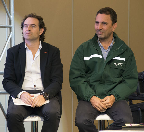 Rueda de prensa: Energía solar EPM
Rueda de prensa: Energía solar EPM
Fecha: Enero 19 de 2017
Para descargar esta fotografía en alta resolución, haga clic sobre la imagen hasta que la misma se despliegue en la pantalla completa; luego dé clic derecho y elija la opción "guardar imagen como". 
En caso de publicación por cualquier medio, solicitamos acompañarla del crédito: "Foto EPM"
Palabras clave: Rueda prensa Energía solar EPM