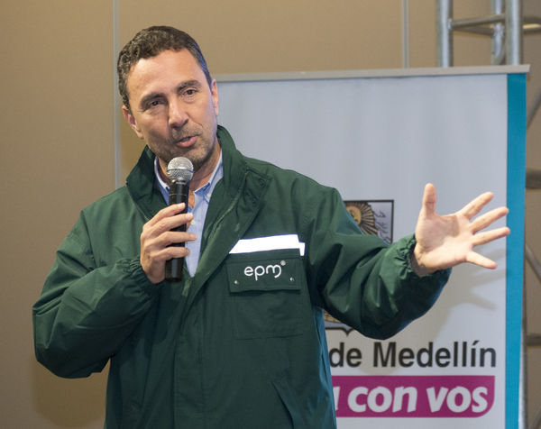 Rueda de prensa: Energía solar EPM
Rueda de prensa: Energía solar EPM
Fecha: Enero 19 de 2017
Para descargar esta fotografía en alta resolución, haga clic sobre la imagen hasta que la misma se despliegue en la pantalla completa; luego dé clic derecho y elija la opción "guardar imagen como". 
En caso de publicación por cualquier medio, solicitamos acompañarla del crédito: "Foto EPM"
Palabras clave: Rueda prensa Energía solar EPM