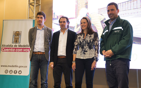 Rueda de prensa: Energía solar EPM
Rueda de prensa: Energía solar EPM
Fecha: Enero 19 de 2017
Para descargar esta fotografía en alta resolución, haga clic sobre la imagen hasta que la misma se despliegue en la pantalla completa; luego dé clic derecho y elija la opción "guardar imagen como". 
En caso de publicación por cualquier medio, solicitamos acompañarla del crédito: "Foto EPM"
Palabras clave: Rueda prensa Energía solar EPM