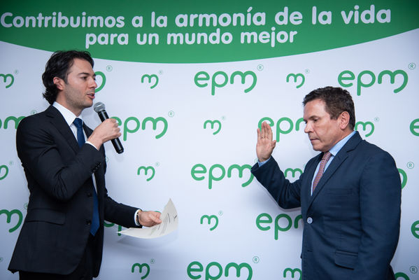 Álvaro Guillermo Rendón López  Gerente general EPM
Álvaro Guillermo Rendón López, Gerente general EPM.
Fecha: Enero 3 2020.
Para descargar esta fotografía en alta resolución, haga clic sobre la imagen hasta que la misma se despliegue en la pantalla completa; luego dé clic derecho y elija la opción "guardar imagen como". 
En caso de publicación por cualquier medio, solicitamos acompañarla del crédito: "Foto EPM"
Palabras clave: Álvaro Guillermo Rendón López  Gerente general EPM