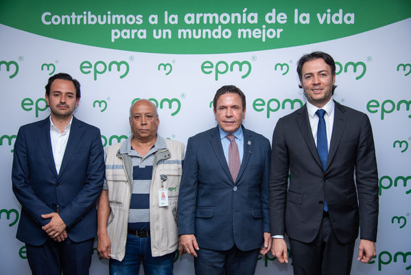 Álvaro Guillermo Rendón López  Gerente general EPM
Álvaro Guillermo Rendón López, Gerente general EPM.
Fecha: Enero 3 2020.
Para descargar esta fotografía en alta resolución, haga clic sobre la imagen hasta que la misma se despliegue en la pantalla completa; luego dé clic derecho y elija la opción "guardar imagen como". 
En caso de publicación por cualquier medio, solicitamos acompañarla del crédito: "Foto EPM"
Palabras clave: Álvaro Guillermo Rendón López  Gerente general EPM