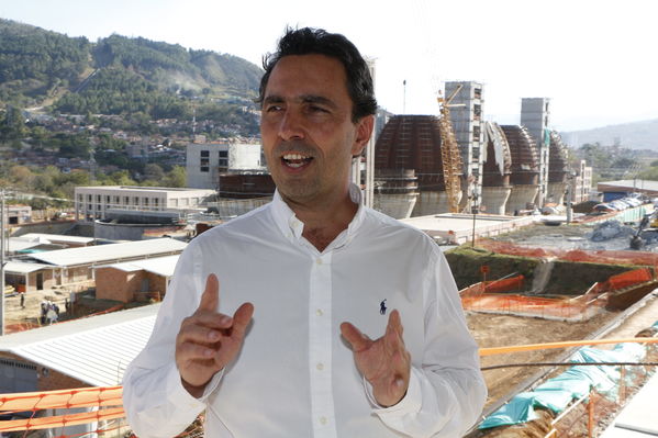 Visita del Presidente del BID a la Ptar de Bello
Visita del Presidente del BID a la Ptar de Bello
Fecha: Febrero 16 de 2016 
Para descargar esta fotografía en alta resolución, haga clic sobre la imagen hasta que la misma se despliegue en la pantalla completa; luego dé clic derecho y elija la opción "guardar imagen como". 
En caso de publicación por cualquier medio, solicitamos acompañarla del crédito: "Foto EPM"
Palabras clave: Visita Presidente BID Ptar Bello