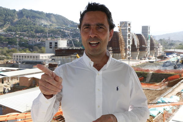 Visita del Presidente del BID a la Ptar de Bello
Visita del Presidente del BID a la Ptar de Bello
Fecha: Febrero 16 de 2016 
Para descargar esta fotografía en alta resolución, haga clic sobre la imagen hasta que la misma se despliegue en la pantalla completa; luego dé clic derecho y elija la opción "guardar imagen como". 
En caso de publicación por cualquier medio, solicitamos acompañarla del crédito: "Foto EPM"
Palabras clave: Visita Presidente BID Ptar Bello