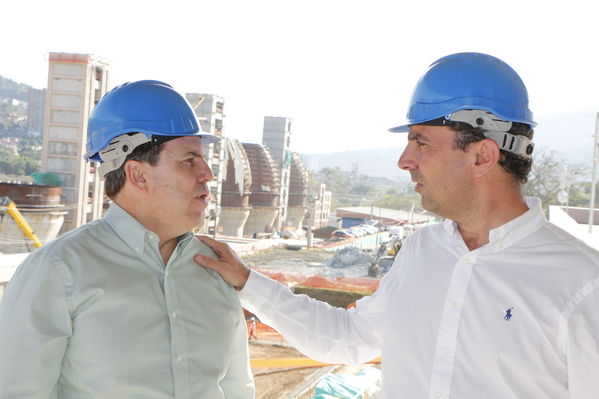 Visita del Presidente del BID a la Ptar de Bello
Visita del Presidente del BID a la Ptar de Bello
Fecha: Febrero 16 de 2016 
Para descargar esta fotografía en alta resolución, haga clic sobre la imagen hasta que la misma se despliegue en la pantalla completa; luego dé clic derecho y elija la opción "guardar imagen como". 
En caso de publicación por cualquier medio, solicitamos acompañarla del crédito: "Foto EPM"
Palabras clave: Visita Presidente BID Ptar Bello