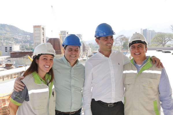 Visita del Presidente del BID a la Ptar de Bello
Visita del Presidente del BID a la Ptar de Bello
Fecha: Febrero 16 de 2016 
Para descargar esta fotografía en alta resolución, haga clic sobre la imagen hasta que la misma se despliegue en la pantalla completa; luego dé clic derecho y elija la opción "guardar imagen como". 
En caso de publicación por cualquier medio, solicitamos acompañarla del crédito: "Foto EPM"
Palabras clave: Visita Presidente BID Ptar Bello
