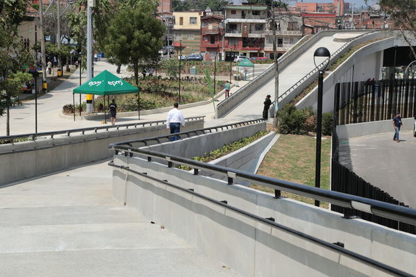 Inauguración de la UVA San Fernando
Inauguración de la UVA San Fernando
Fecha: Febrero 2 de 2016
Para descargar esta fotografía en alta resolución, haga clic sobre la imagen hasta que la misma se despliegue en la pantalla completa; luego dé clic derecho y elija la opción "guardar imagen como". 
En caso de publicación por cualquier medio, solicitamos acompañarla del crédito: "Foto EPM"

Palabras clave: Inauguración UVA San Fernando
