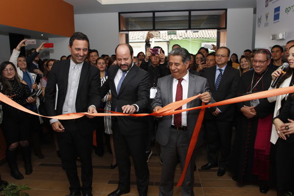 Inauguración muestra arqueológica
Inauguración muestra arqueológica
Fecha: Febrero 20 de 2018
Para descargar esta fotografía en alta resolución, haga clic sobre la imagen hasta que la misma se despliegue en la pantalla completa; luego dé clic derecho y elija la opción "guardar imagen como". 
En caso de publicación por cualquier medio, solicitamos acompañarla del crédito: "Foto EPM"
Palabras clave: Inauguración muestra arqueológica