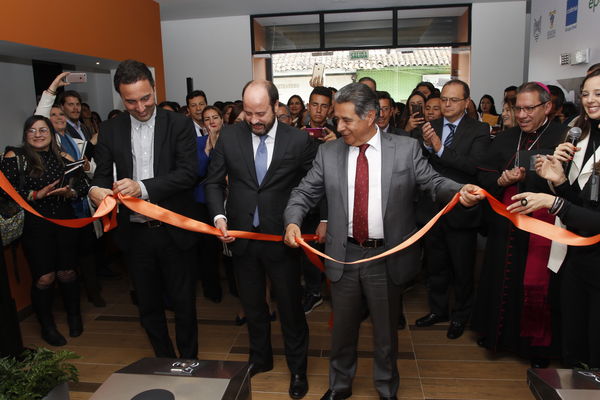 Inauguración muestra arqueológica
Inauguración muestra arqueológica
Fecha: Febrero 20 de 2018
Para descargar esta fotografía en alta resolución, haga clic sobre la imagen hasta que la misma se despliegue en la pantalla completa; luego dé clic derecho y elija la opción "guardar imagen como". 
En caso de publicación por cualquier medio, solicitamos acompañarla del crédito: "Foto EPM"
Palabras clave: Inauguración muestra arqueológica