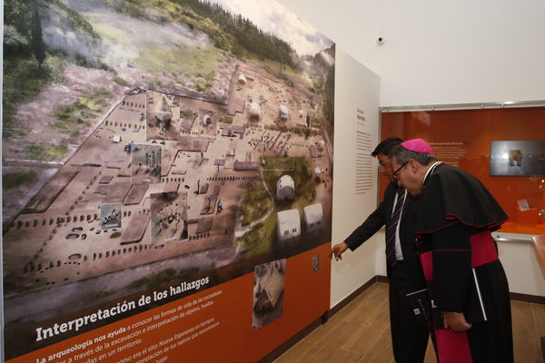 Inauguración muestra arqueológica
Inauguración muestra arqueológica
Fecha: Febrero 20 de 2018
Para descargar esta fotografía en alta resolución, haga clic sobre la imagen hasta que la misma se despliegue en la pantalla completa; luego dé clic derecho y elija la opción "guardar imagen como". 
En caso de publicación por cualquier medio, solicitamos acompañarla del crédito: "Foto EPM"
Palabras clave: Inauguración muestra arqueológica