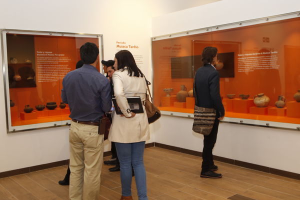 Inauguración muestra arqueológica
Inauguración muestra arqueológica
Fecha: Febrero 20 de 2018
Para descargar esta fotografía en alta resolución, haga clic sobre la imagen hasta que la misma se despliegue en la pantalla completa; luego dé clic derecho y elija la opción "guardar imagen como". 
En caso de publicación por cualquier medio, solicitamos acompañarla del crédito: "Foto EPM"
Palabras clave: Inauguración muestra arqueológica