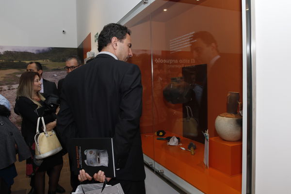 Inauguración muestra arqueológica
Inauguración muestra arqueológica
Fecha: Febrero 20 de 2018
Para descargar esta fotografía en alta resolución, haga clic sobre la imagen hasta que la misma se despliegue en la pantalla completa; luego dé clic derecho y elija la opción "guardar imagen como". 
En caso de publicación por cualquier medio, solicitamos acompañarla del crédito: "Foto EPM"
Palabras clave: Inauguración muestra arqueológica