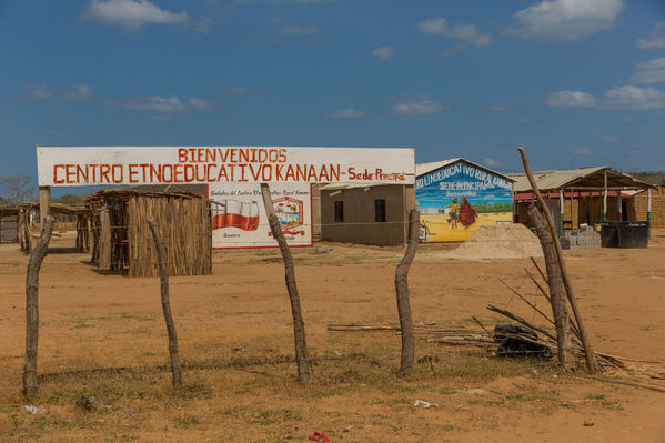 Agua en La Guajira
Agua en La Guajira
Febrero 20 2019
Para descargar esta fotografía en alta resolución, haga clic sobre la imagen hasta que la misma se despliegue en la pantalla completa; luego dé clic derecho y elija la opción "guardar imagen como". 
En caso de publicación por cualquier medio, solicitamos acompañarla del crédito: "Foto EPM" 
Palabras clave: Agua en La Guajira