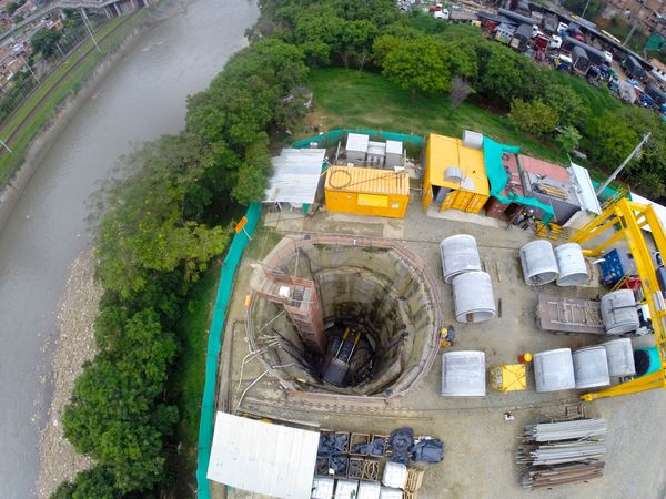 Cuidado del río Aburrá-Medellín
Cuidado del río Aburrá-Medellín
Febrero 26 2019
Para descargar esta fotografía en alta resolución, haga clic sobre la imagen hasta que la misma se despliegue en la pantalla completa; luego dé clic derecho y elija la opción "guardar imagen como". 
En caso de publicación por cualquier medio, solicitamos acompañarla del crédito: "Foto EPM"
Palabras clave: Cuidado del río Aburrá-Medellín