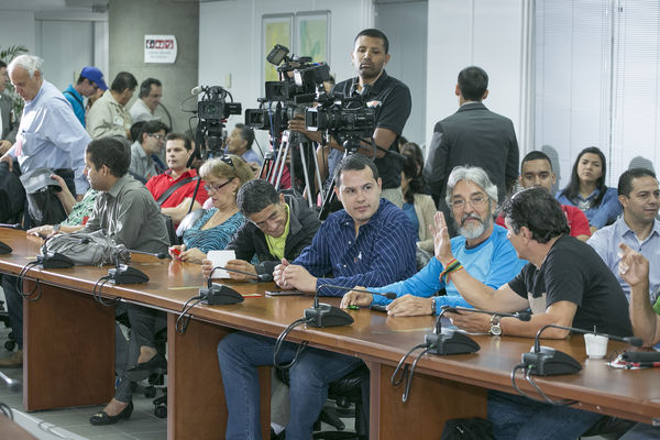 Rueda de prensa, proyecto centro parrilla
Rueda de prensa, proyecto centro parrilla
Fecha: Febrero 13 de 2015
Para descargar esta fotografía en alta resolución, haga clic sobre la imagen hasta que la misma se despliegue en la pantalla completa; luego dé clic derecho y elija la opción "guardar imagen como". 
En caso de publicación por cualquier medio, solicitamos acompañarla del crédito: "Foto EPM"
Palabras clave: Rueda prensa proyecto centro parrilla