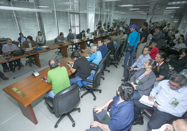 Rueda de prensa, proyecto centro parrilla
Rueda de prensa, proyecto centro parrilla
Fecha: Febrero 13 de 2015
Para descargar esta fotografía en alta resolución, haga clic sobre la imagen hasta que la misma se despliegue en la pantalla completa; luego dé clic derecho y elija la opción "guardar imagen como". 
En caso de publicación por cualquier medio, solicitamos acompañarla del crédito: "Foto EPM"
Palabras clave: Rueda prensa proyecto centro parrilla