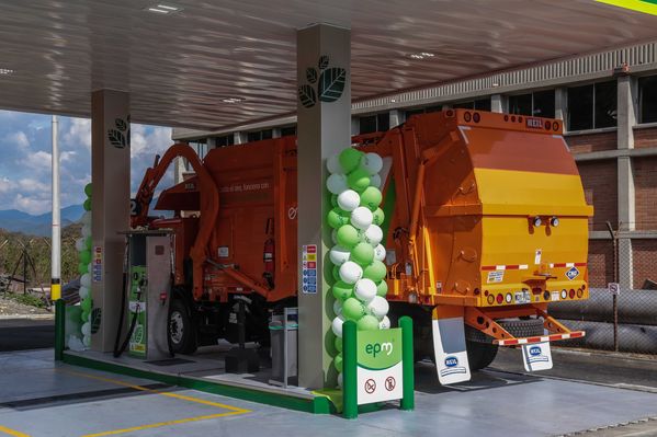 Inauguración de la estación de servicio de GNV – Tasajera
Inauguración de la estación de servicio de GNV – Tasajera
Fecha: Febrero 13 de 2015
Para descargar esta fotografía en alta resolución, haga clic sobre la imagen hasta que la misma se despliegue en la pantalla completa; luego dé clic derecho y elija la opción "guardar imagen como". 
En caso de publicación por cualquier medio, solicitamos acompañarla del crédito: "Foto EPM"
Palabras clave: Inauguración estación servicio GNV Tasajera