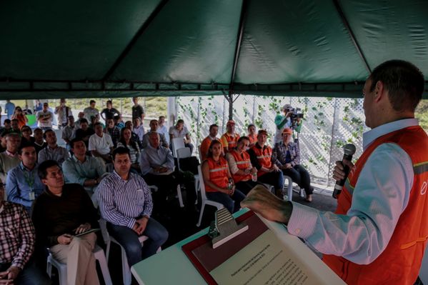 Inauguración de la estación de servicio de GNV – Tasajera
Inauguración de la estación de servicio de GNV – Tasajera
Fecha: Febrero 13 de 2015
Para descargar esta fotografía en alta resolución, haga clic sobre la imagen hasta que la misma se despliegue en la pantalla completa; luego dé clic derecho y elija la opción "guardar imagen como". 
En caso de publicación por cualquier medio, solicitamos acompañarla del crédito: "Foto EPM"
Palabras clave: Inauguración estación servicio GNV Tasajera
