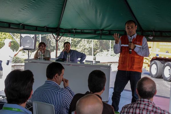 Inauguración de la estación de servicio de GNV – Tasajera
Inauguración de la estación de servicio de GNV – Tasajera
Fecha: Febrero 13 de 2015
Para descargar esta fotografía en alta resolución, haga clic sobre la imagen hasta que la misma se despliegue en la pantalla completa; luego dé clic derecho y elija la opción "guardar imagen como". 
En caso de publicación por cualquier medio, solicitamos acompañarla del crédito: "Foto EPM"
Palabras clave: Inauguración estación servicio GNV Tasajera