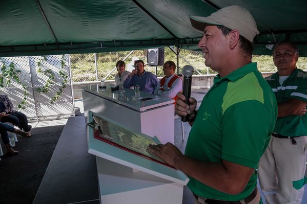 Inauguración de la estación de servicio de GNV – Tasajera
Inauguración de la estación de servicio de GNV – Tasajera
Fecha: Febrero 13 de 2015
Para descargar esta fotografía en alta resolución, haga clic sobre la imagen hasta que la misma se despliegue en la pantalla completa; luego dé clic derecho y elija la opción "guardar imagen como". 
En caso de publicación por cualquier medio, solicitamos acompañarla del crédito: "Foto EPM"
Palabras clave: Inauguración estación servicio GNV Tasajera
