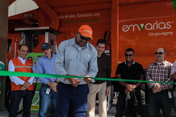 Inauguración de la estación de servicio de GNV – Tasajera
Inauguración de la estación de servicio de GNV – Tasajera
Fecha: Febrero 13 de 2015
Para descargar esta fotografía en alta resolución, haga clic sobre la imagen hasta que la misma se despliegue en la pantalla completa; luego dé clic derecho y elija la opción "guardar imagen como". 
En caso de publicación por cualquier medio, solicitamos acompañarla del crédito: "Foto EPM"
Palabras clave: Inauguración estación servicio GNV Tasajera
