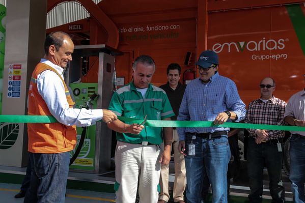 Inauguración de la estación de servicio de GNV – Tasajera
Inauguración de la estación de servicio de GNV – Tasajera
Fecha: Febrero 13 de 2015
Para descargar esta fotografía en alta resolución, haga clic sobre la imagen hasta que la misma se despliegue en la pantalla completa; luego dé clic derecho y elija la opción "guardar imagen como". 
En caso de publicación por cualquier medio, solicitamos acompañarla del crédito: "Foto EPM"
Palabras clave: Inauguración estación servicio GNV Tasajera