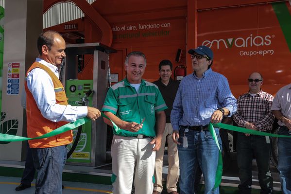 Inauguración de la estación de servicio de GNV – Tasajera
Inauguración de la estación de servicio de GNV – Tasajera
Fecha: Febrero 13 de 2015
Para descargar esta fotografía en alta resolución, haga clic sobre la imagen hasta que la misma se despliegue en la pantalla completa; luego dé clic derecho y elija la opción "guardar imagen como". 
En caso de publicación por cualquier medio, solicitamos acompañarla del crédito: "Foto EPM"

Palabras clave: Inauguración estación servicio GNV Tasajera