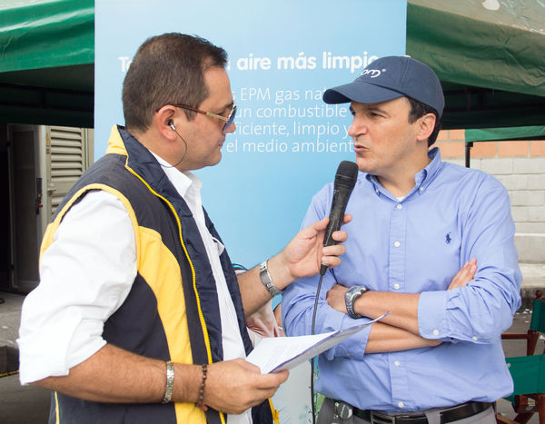 Inauguración de la décima estación de servicio de GNV
Inauguración de la décima estación de servicio de GNV
Fecha: Febrero 14 de 2014
Para descargar esta fotografía en alta resolución, haga clic sobre la imagen hasta que la misma se despliegue en la pantalla completa; luego dé clic derecho y elija la opción "guardar imagen como". 
En caso de publicación por cualquier medio, solicitamos acompañarla del crédito: "Foto EPM"

Palabras clave: Inauguración décima estación servicio de GNV