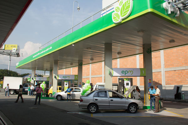 Inauguración de la décima estación de servicio de GNV
Inauguración de la décima estación de servicio de GNV
Fecha: Febrero 14 de 2014
Para descargar esta fotografía en alta resolución, haga clic sobre la imagen hasta que la misma se despliegue en la pantalla completa; luego dé clic derecho y elija la opción "guardar imagen como". 
En caso de publicación por cualquier medio, solicitamos acompañarla del crédito: "Foto EPM"

Palabras clave: Inauguración décima estación servicio de GNV