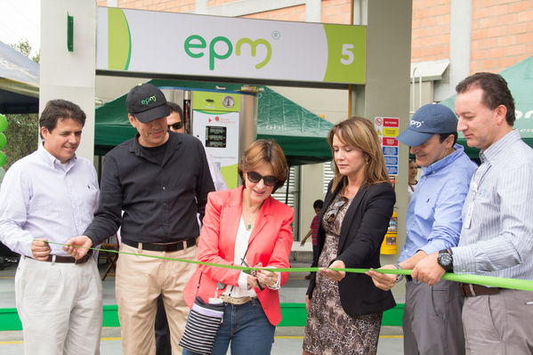 Inauguración de la décima estación de servicio de GNV
Inauguración de la décima estación de servicio de GNV
Fecha: Febrero 14 de 2014
Para descargar esta fotografía en alta resolución, haga clic sobre la imagen hasta que la misma se despliegue en la pantalla completa; luego dé clic derecho y elija la opción "guardar imagen como". 
En caso de publicación por cualquier medio, solicitamos acompañarla del crédito: "Foto EPM"

Palabras clave: Inauguración décima estación servicio de GNV