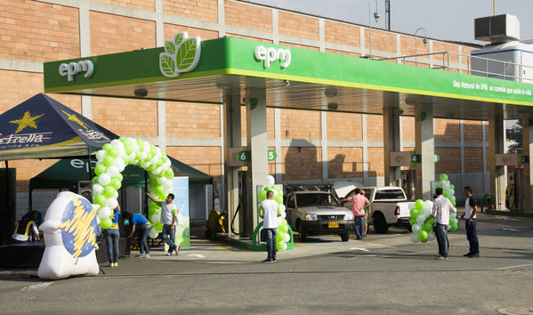 Inauguración de la décima estación de servicio de GNV
Inauguración de la décima estación de servicio de GNV
Fecha: Febrero 14 de 2014
Para descargar esta fotografía en alta resolución, haga clic sobre la imagen hasta que la misma se despliegue en la pantalla completa; luego dé clic derecho y elija la opción "guardar imagen como". 
En caso de publicación por cualquier medio, solicitamos acompañarla del crédito: "Foto EPM"
Palabras clave: Inauguración décima estación servicio de GNV
