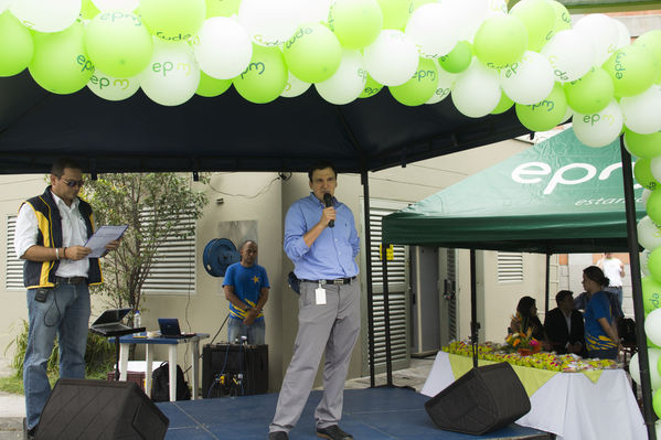 Inauguración de la décima estación de servicio de GNV
Inauguración de la décima estación de servicio de GNV
Fecha: Febrero 14 de 2014
Para descargar esta fotografía en alta resolución, haga clic sobre la imagen hasta que la misma se despliegue en la pantalla completa; luego dé clic derecho y elija la opción "guardar imagen como". 
En caso de publicación por cualquier medio, solicitamos acompañarla del crédito: "Foto EPM"
Palabras clave: Inauguración décima estación servicio de GNV