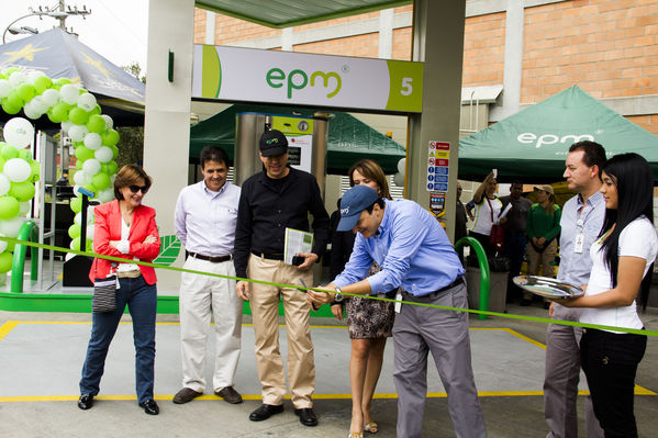 Inauguración de la décima estación de servicio de GNV
Inauguración de la décima estación de servicio de GNV
Fecha: Febrero 14 de 2014
Para descargar esta fotografía en alta resolución, haga clic sobre la imagen hasta que la misma se despliegue en la pantalla completa; luego dé clic derecho y elija la opción "guardar imagen como". 
En caso de publicación por cualquier medio, solicitamos acompañarla del crédito: "Foto EPM"
Palabras clave: Inauguración décima estación servicio de GNV