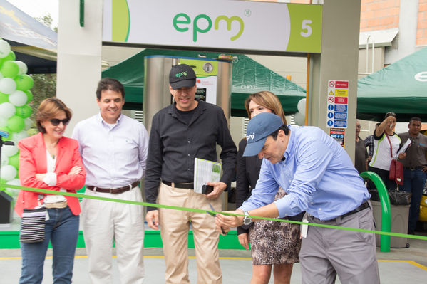 Inauguración de la décima estación de servicio de GNV
Inauguración de la décima estación de servicio de GNV
Fecha: Febrero 14 de 2014
Para descargar esta fotografía en alta resolución, haga clic sobre la imagen hasta que la misma se despliegue en la pantalla completa; luego dé clic derecho y elija la opción "guardar imagen como". 
En caso de publicación por cualquier medio, solicitamos acompañarla del crédito: "Foto EPM"
Palabras clave: Inauguración décima estación servicio de GNV
