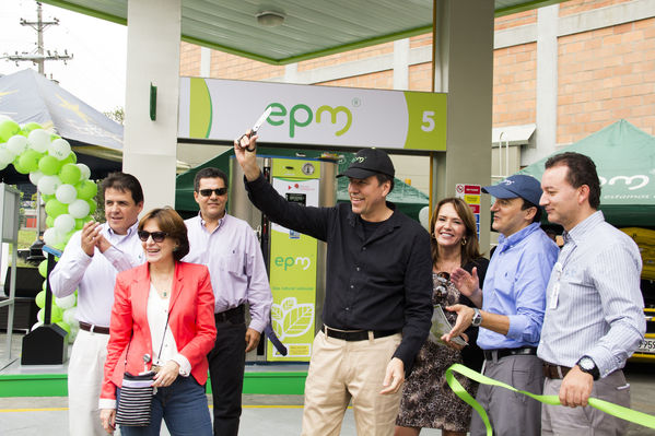 Inauguración de la décima estación de servicio de GNV
Inauguración de la décima estación de servicio de GNV
Fecha: Febrero 14 de 2014
Para descargar esta fotografía en alta resolución, haga clic sobre la imagen hasta que la misma se despliegue en la pantalla completa; luego dé clic derecho y elija la opción "guardar imagen como". 
En caso de publicación por cualquier medio, solicitamos acompañarla del crédito: "Foto EPM"
Palabras clave: Inauguración décima estación servicio de GNV